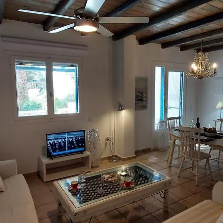 Mykonian House With Shared Pool 오르노스