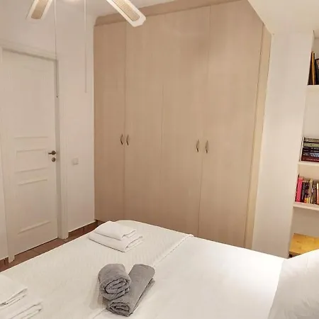 Mykonian House With Shared Pool * 오르노스